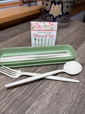 🌹5 for $25🌹 7 Piece Reusable Utensil Kit